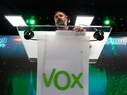 El líder de Vox, Santiago Abascal, comparece ante la prensa para comentar los resultados electorales, el 28 de mayo en Madrid.