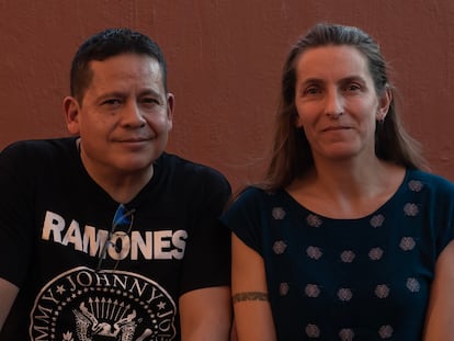 El escritor mexicano Julián Herbert y la autora francesa Neige Sinno.