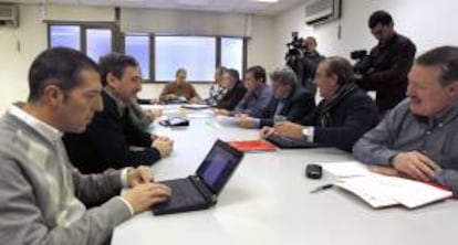 Los sindicatos representantes de los empleados de tierra y tripulantes de cabina de Iberia se reúnen hoy para abordar el calendario de paros previstos para este mes. EFE/Archivo