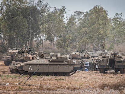 Tanques y vehículos militares en la zona fronteriza de Gaza. Getty Images