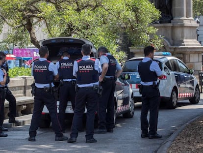 Agentes de los Mossos d'Esquadra, en Barcelona.