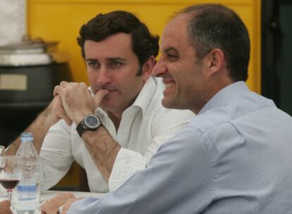 Alejandro Agag y Francisco Camps, en un almuerzo en el circuito de Cheste (Valencia) en 2008.