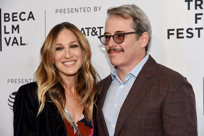 Sarah Jessica Parker y Matthew Broderick

Casi treinta años de relación y tres hijos avalan la unión de la protagonista de Sexo en Nueva York y el actor de Todo en un día. Precisamente este próximo mes de marzo de 2020 se reencontrarán sobre las tablas de Broadway después de 23 años en la obra Plaza suite de Neil Simon. “Creo que un matrimonio tiene mucha vitalidad y, si tienes suerte, es un como un organismo deslumbrante”, adujo quien diera vida a Carrie Bradshaw.