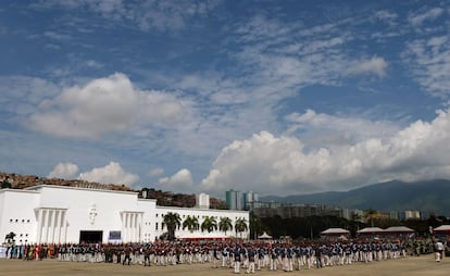 Vista general antes del comienzo de la ceremonia de reconocimiento de las Fuerzas Armadas Nacionales Bolivarianas (FANB) al presidente Nicolás Maduro, en la Academia Militar del Ejercito Bolivariano en el Complejo Militar Fuerte Tiuna, en Caracas.