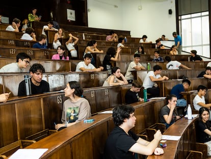 Examen de la EVAU en la facultad de Farmacia, este lunes en la Universidad Complutense de Madrid.