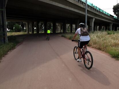 Paso del carril bajo la M-40 a la altura de la Avenida de Logroño.