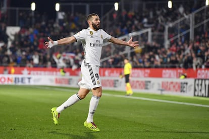 Benzema celebra su segundo gol ante el Girona.