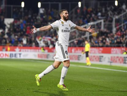 Benzema celebra su segundo gol ante el Girona.