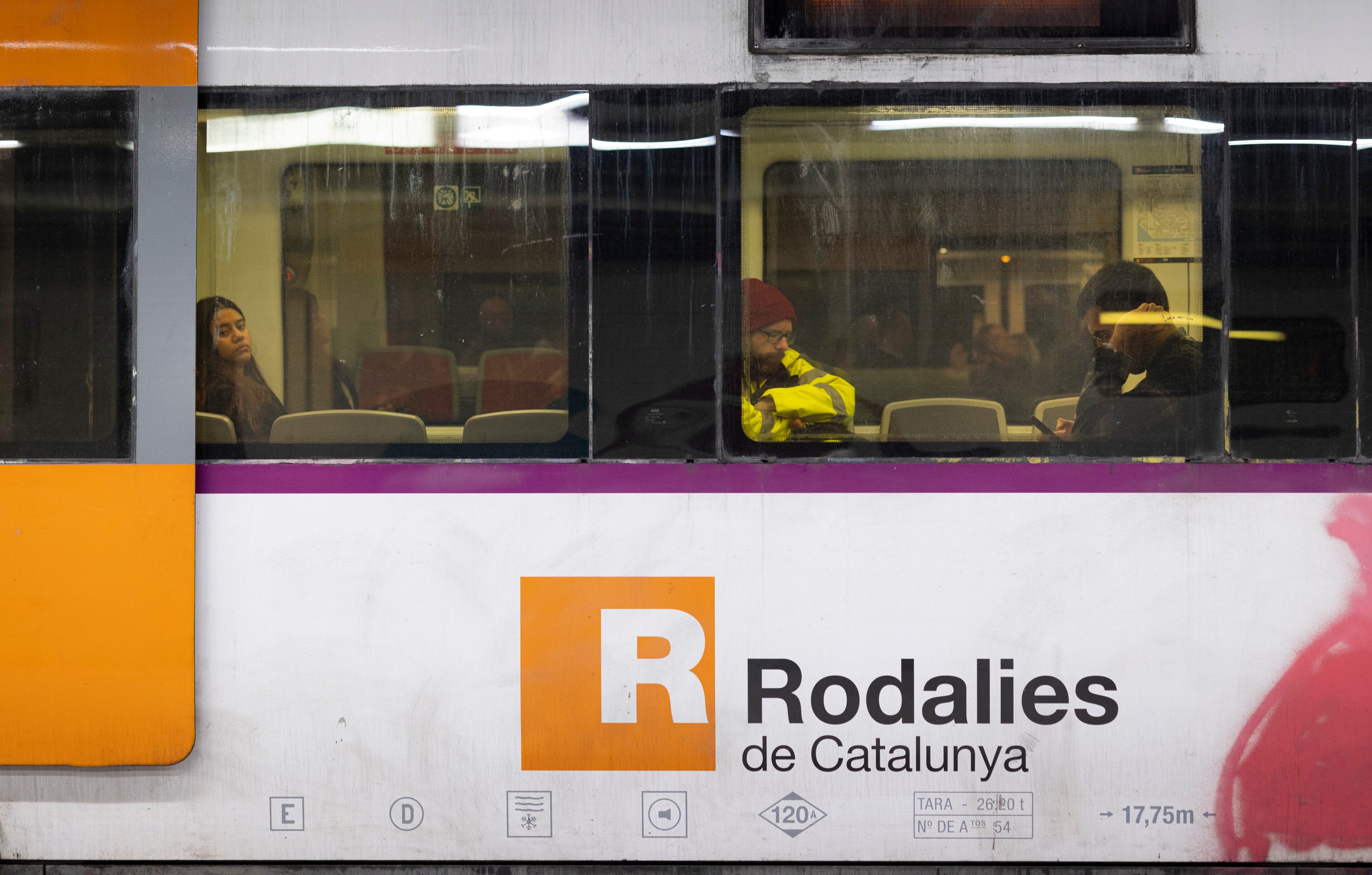 La sucesión de obras tensa el servicio de Rodalies, que está muy lastrado por las incidencias y los retrasos.