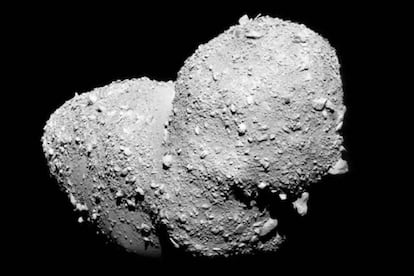 Imagen del asteroide Itokawa.