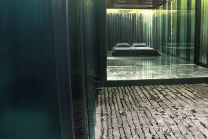 No hay un hotel igual en el mundo como Les Cols Pavellons, en la volcánica Olot (Girona). Oquedades de vidrio y acero despojados de todo lo superfluo. Zen olotí en estado puro (<a href="http://www.lescols.com" rel="nofollow" target="_blank">www.lescols.com</a>), que forma parte de la selección de <i>Hoteles insólitos de España y Portugal</i>, publicada por la editorial Jonglez.