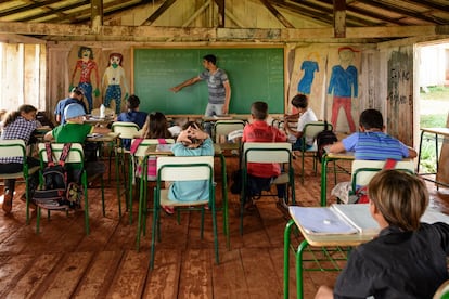 <span >La educación popular latinoamericana: entre la democratización de la escuela pública y las experiencias alternativas. Foto: MST / Pedagogía da terra, Brasil.</span>