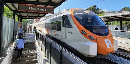 Tren de Rodalies operado por Renfe.