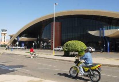 Vista del aeropuerto Jorge Wilstermann de Cochabamba, en el centro de Bolivia. EFE/Archivo