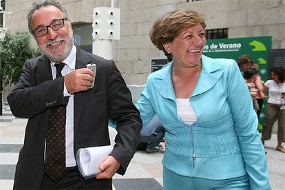 El director de Tráfico, Pere Navarro, y la presidenta de la aseguradora UNESPA, Pilar González de Frutos, en los cursos de verano de El Escorial.