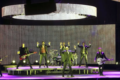 El cantante pisará el escenario del teatro Coliseum cuatro noches más antes de viajar a Barcelona.