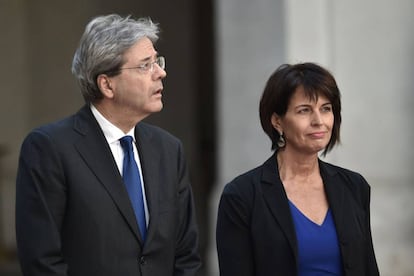 El primer ministro italiano, Paolo Gentiloni con Doris Leuthard, presidenta de Suiza. 