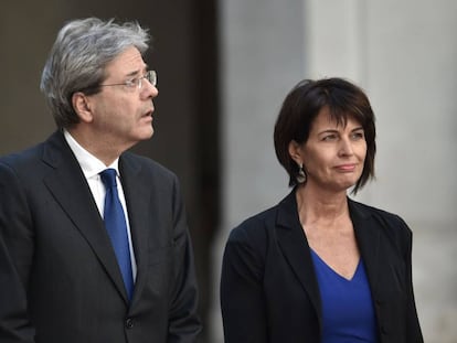 El primer ministro italiano, Paolo Gentiloni con Doris Leuthard, presidenta de Suiza. 