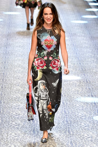 Coco Brandolini desfilando para Dolce & Gabbana en 2017.