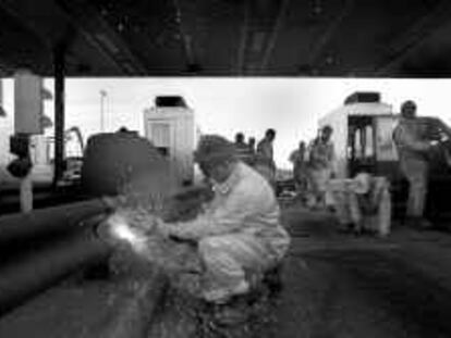 B 32028 - (8.1.99) - COLOR - DESMANTELAMIENTO DEL PEAJE DE LA B-30 A SU PASO POR LA LOCALIDAD DE ST. CUGAT DEL VALLÉS (BCN.) - FOTO : CARMEN SECANELLA -