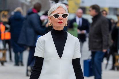 La influencer Grece Ghanem  a la salida del desfile de Dior en París.