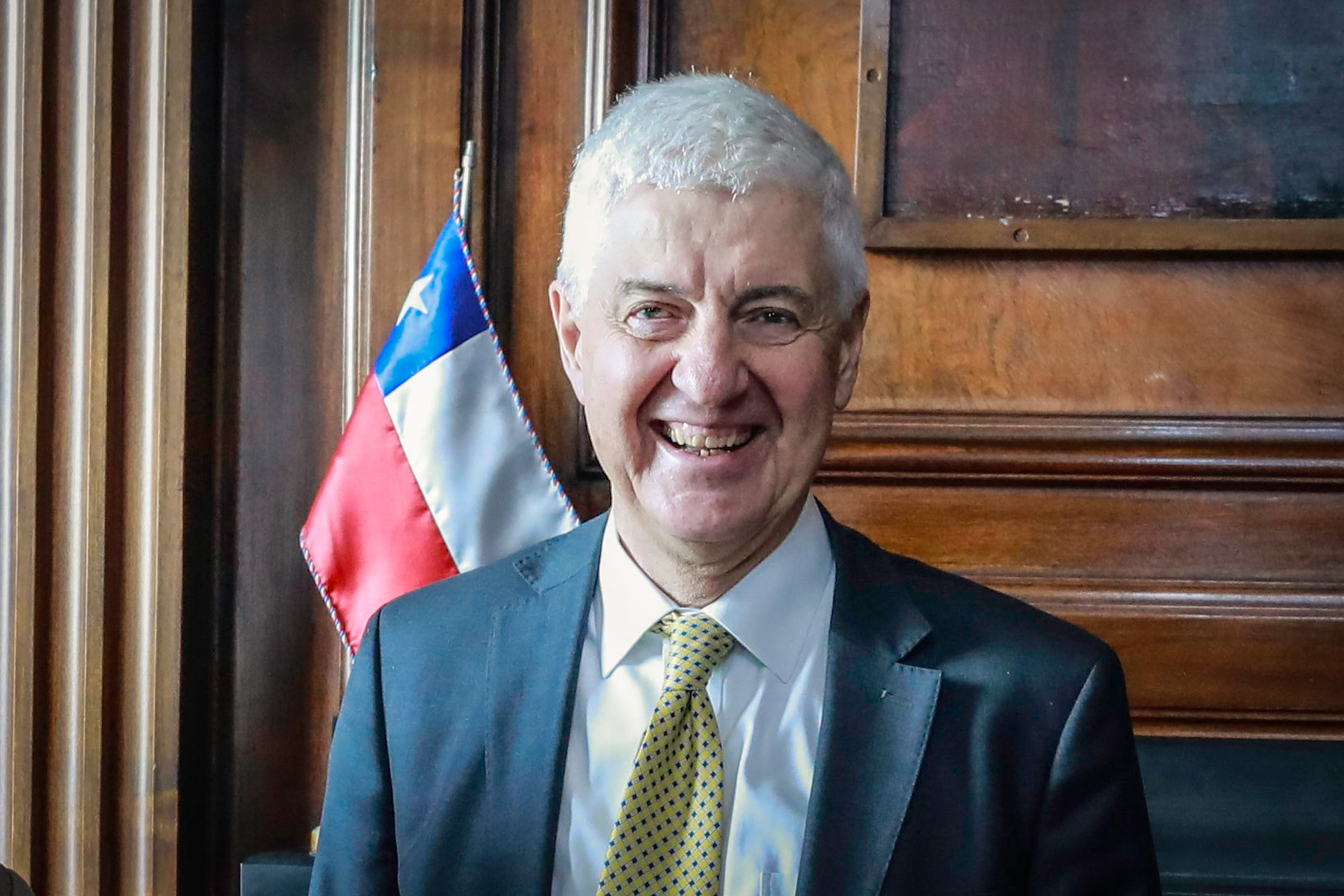 El Gobierno de Boric deja caer al director del Servicio de Impuestos Internos por no pagar las contribuciones de su casa