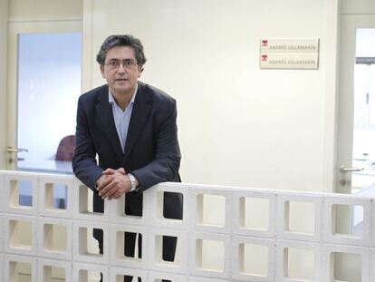 Andrés Villamarín, en el vivero de empresas de la Cámara de Comercio de Santiago. / ANXO IGLESIAS