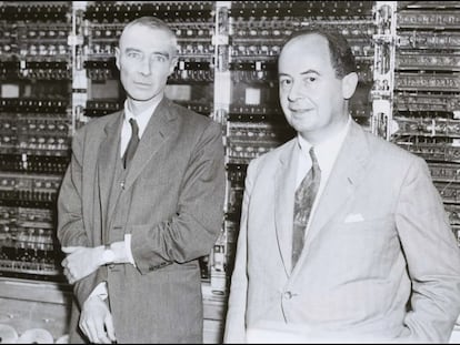 J. Robert Oppenheimer and John Von Neumann. View of two of the principal members of the Manhattan Project, J. R. Oppenheimer (left, 1904-1967) and John Von Neumann (right, 1903-1957). This project was started in 1942, in Los Alamos, New Mexico, USA, in order to develop, construct and test the atomic bomb. The American physicist Oppenheimer, who studied under well known physicists such as Rutherford, Heisenberg and Dirac, was nominated director of the Manhattan Project in 1943. The Hungarian-American mathematician Von Neumann was an expert in hydrodynamics. His knowledge was of great importance in the design of the implosion device used for the plutonium bomb.