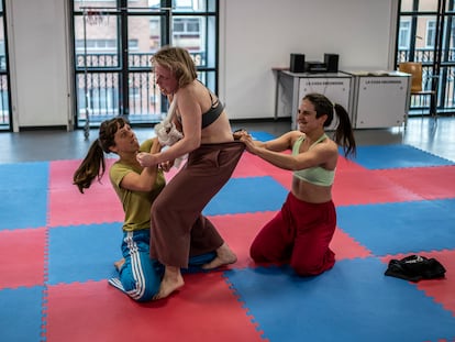 De izquierda a derecha, Élise Moreau, Elisa Keisanen y Cristina Morales, en un ensayo de 'La mártir Felicitas'.