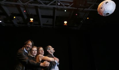 Germ&aacute;n Torres, Paloma Pedrero, Esperanza Pedre&ntilde;o y Juli&aacute;n Asensio, de Ca&iacute;dos del cielo. 