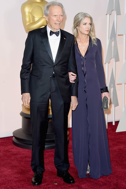 Clint Eastwood, nominado a mejor director por El Francotirador,  y su mujer Christina Sandera