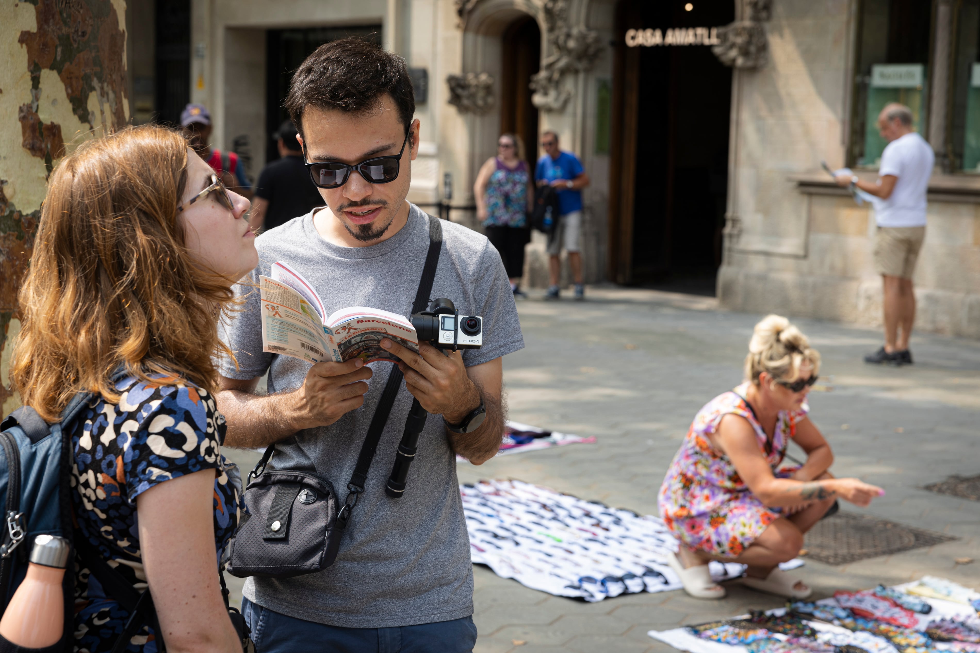 Turistas frente a la Casa Batlló, Barcelona, el 28 de junio de 2026.