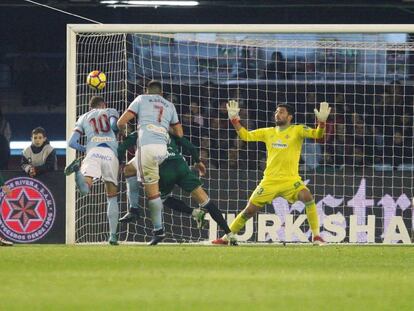 Gol de Maxi G&oacute;mez, segundo del Celta contra el Betis.