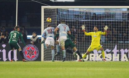Gol de Maxi Gómez, segundo del Celta contra el Betis.