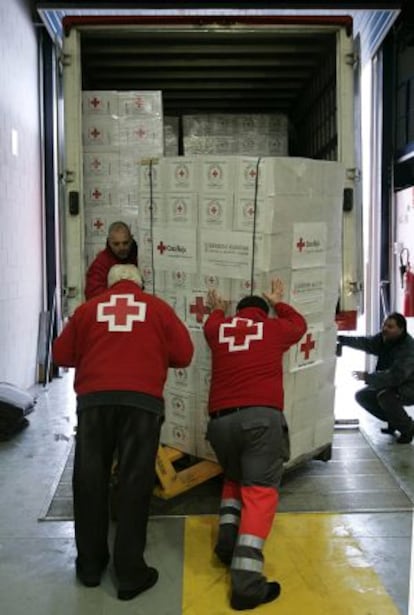 Preparaci&oacute;n de un env&iacute;o de ayuda humanitaria.