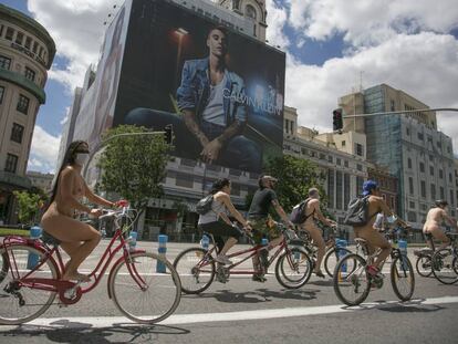 Celebración de la marcha ciclonudista World Naked Bike Ride 2020, el 13 de junio en Madrid.