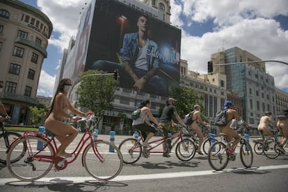 Celebración de la marcha ciclonudista World Naked Bike Ride 2020, el 13 de junio en Madrid.