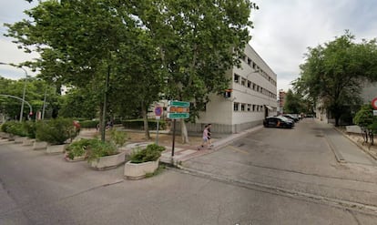 Fachada de la comisaría de la Policía Nacional en San Blas-Canillas.