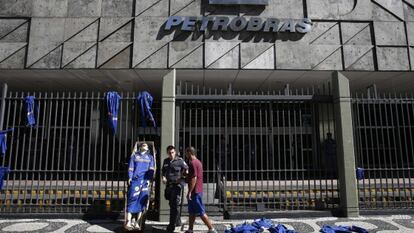 Protesta ante una oficina de Petrobras en R&iacute;o.