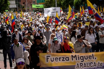 Miles de ciudadanos asisten a la 'Marcha del silencio' el 5 de junio.
