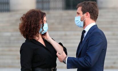 Isabel Díaz Ayuso y Pablo Casado, en el funeral por las víctimas del coronavirus el pasado julio.
 