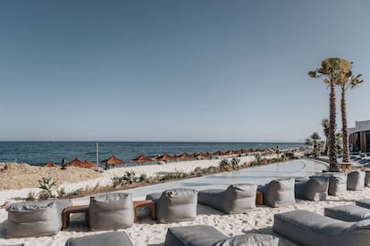 La piscina a pie de playa de Nido, en la localidad malagueña de Estepona.