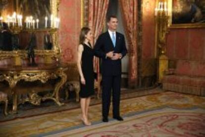 Los nuevos Reyes de Espa&ntilde;a Felipe VI y Letizia en una recepci&oacute;n en el Palacio Real.