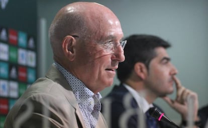 Serra, en su presentaci&oacute;n como vicepresidente deportivo del Betis. 