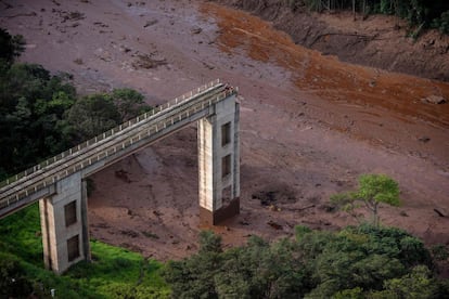 Rio de lama na região de Brumandinho. 