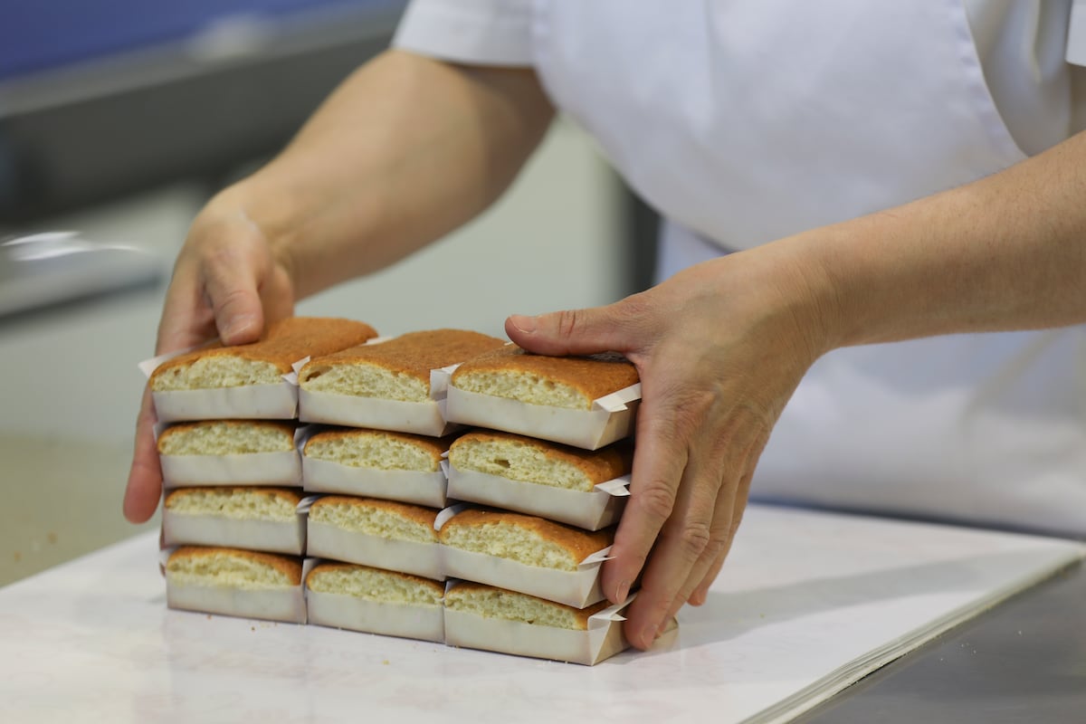 La historia de los sobaos: de receta de aprovechamiento al dulce esponjoso que conocemos hoy
