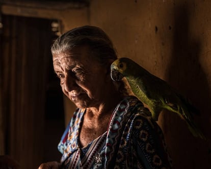 Dona Raimundinha, 'guardiã' da cachoeira de Macapá, em Balsas (Maranhão).