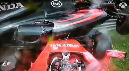 Imatge de l'accident d'Alonso i Raikkonen.