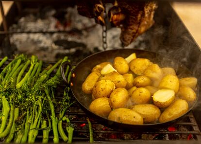 Patatas y brócoli de tallo, dos de los acompañamientos.