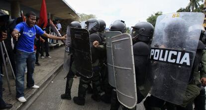 Protesta en Panam&aacute; por la venta de tierras en la Zona Libre.